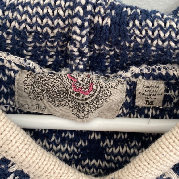 Ecote knitted sleeveless pullover with hood. Size M - Picture 2 of 3